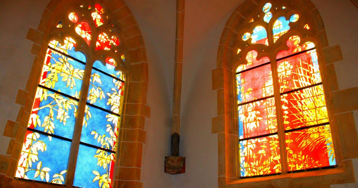 Laives L’église Saint-Martin se dote de trois nouveaux vitraux