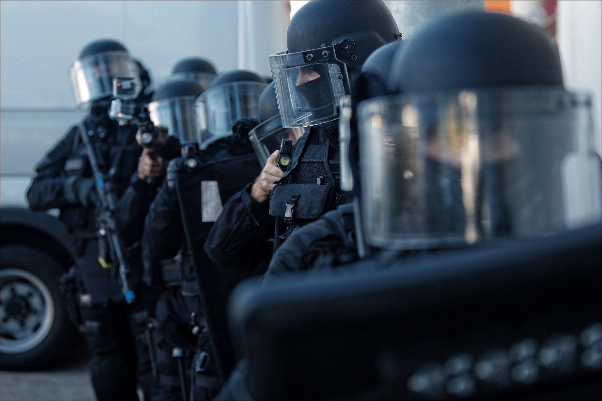 Grenoble : des policiers débarquent dans leur appartement, la famille tombe des nues