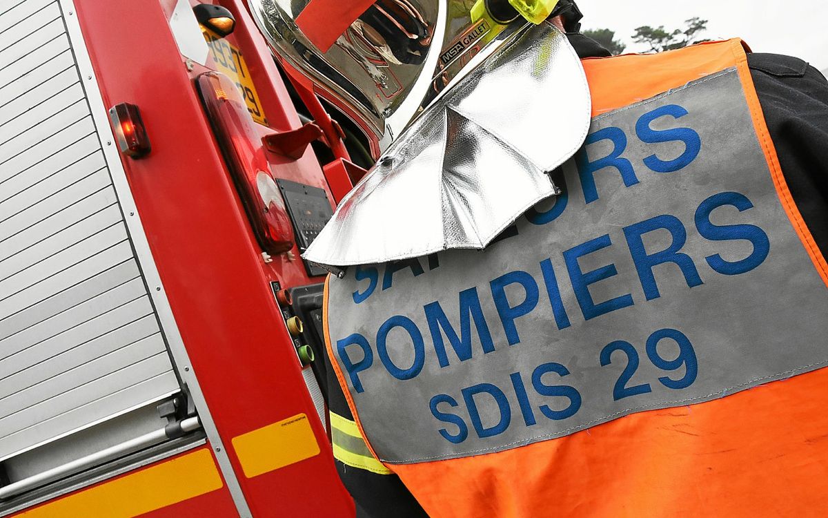 À Saint-Martin-des-Champs, une trentaine de pompiers pour un feu de friteuse qui se propage à la maison voisine